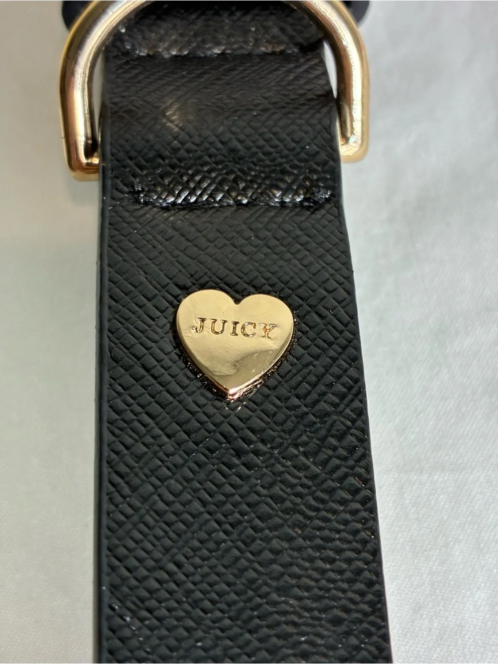 Juicy Couture Womens belt Sz L Black Textured faux leather with Gold Buckle